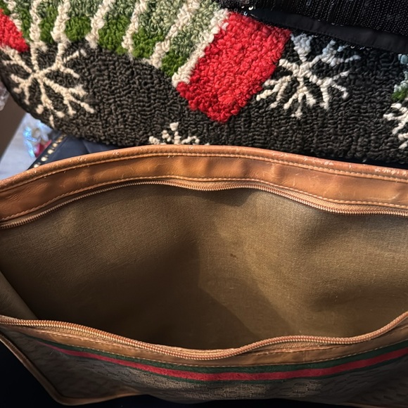 Large Gucci Clutch! - Picture 3 of 7